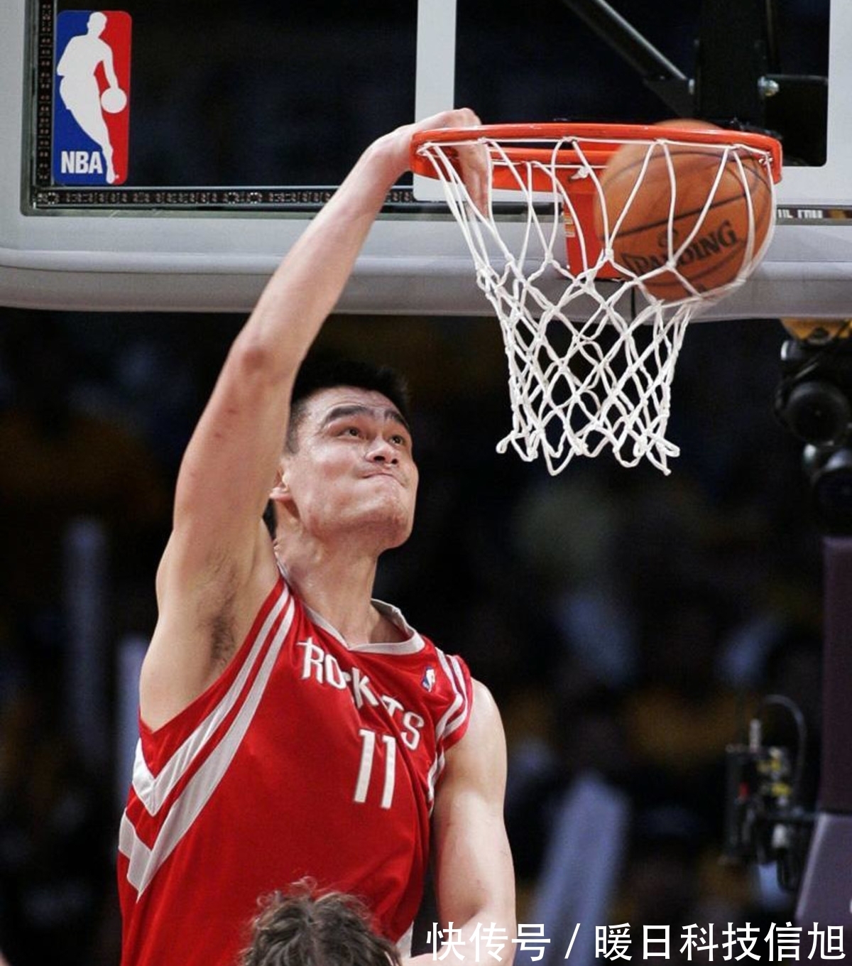 32分钟，莱万是代表巴萨在西甲第四快完成帽子戏法的球员